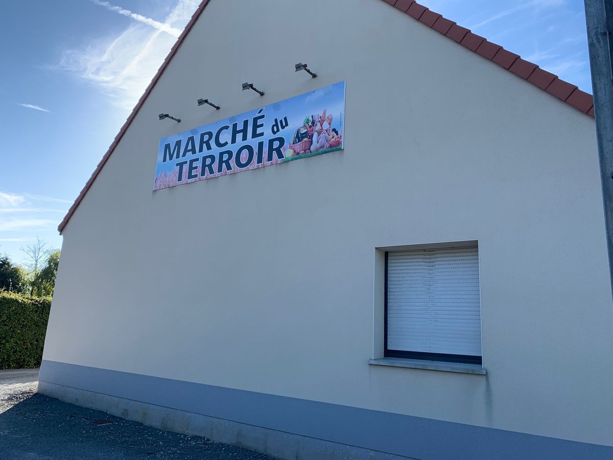 Façade Marché du terroir à Saint-Inglevert