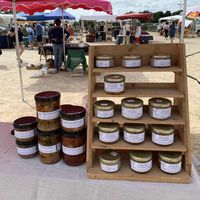 Les volailles de Matthieu au marché de Kercabellec