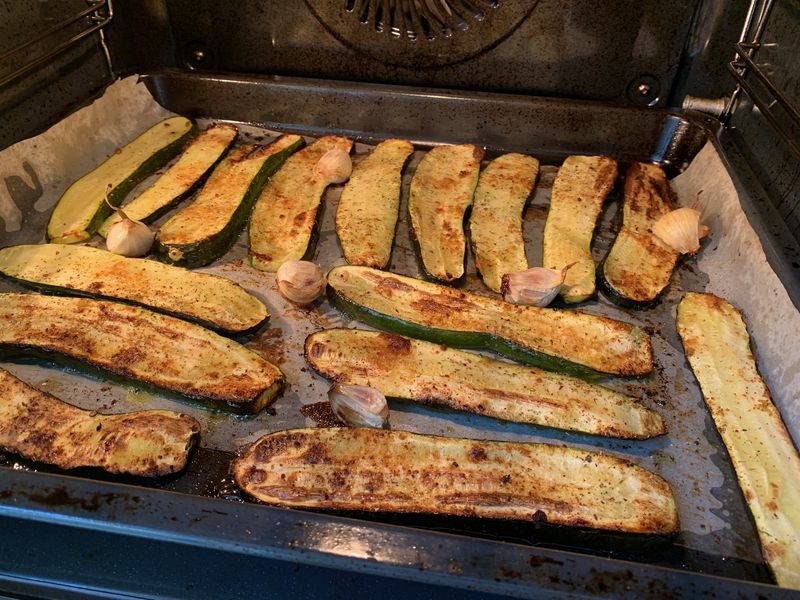 Courgettes rôties au four et ail confit