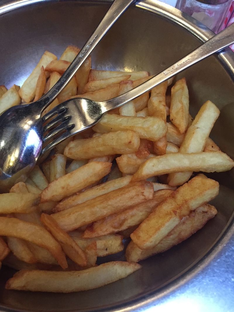 Photo : le traditionnel saladier de frites !