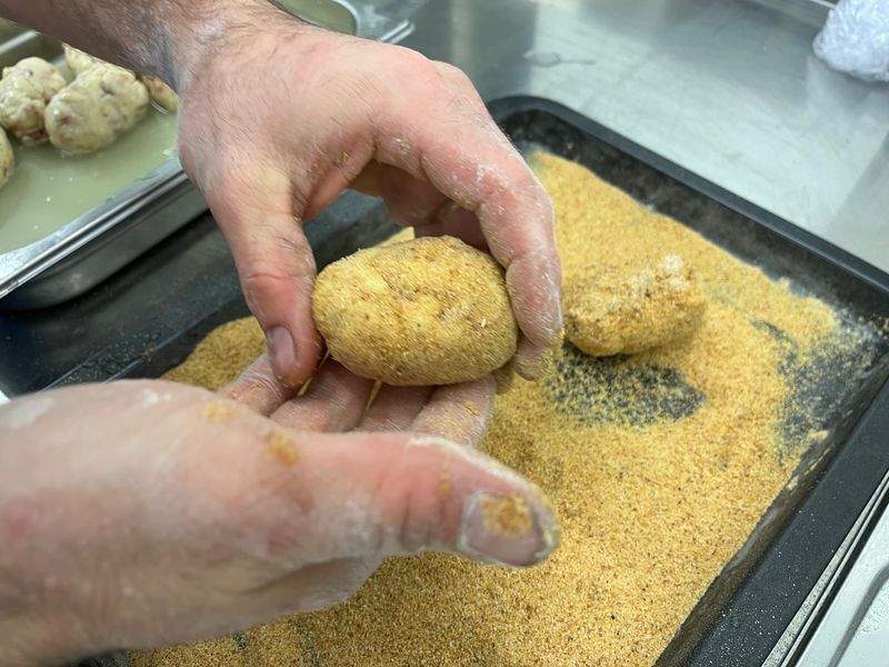 Photo : passer les croquettes dans la chapelure