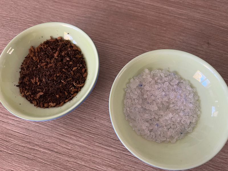 Photo : Poivre Timut et sel bleu de Perse