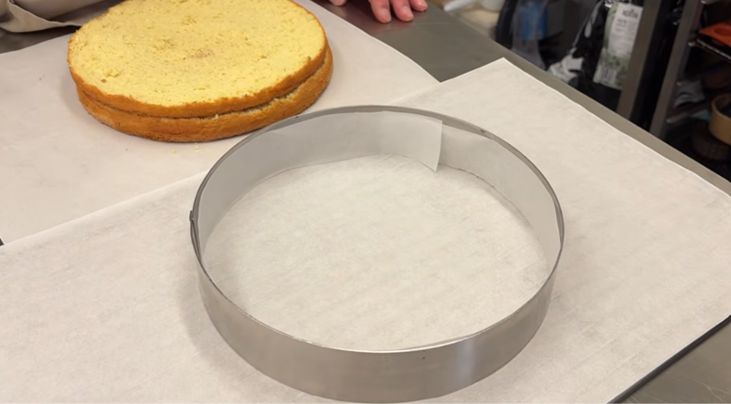 Photo : chemisez le cercle à pâtisserie