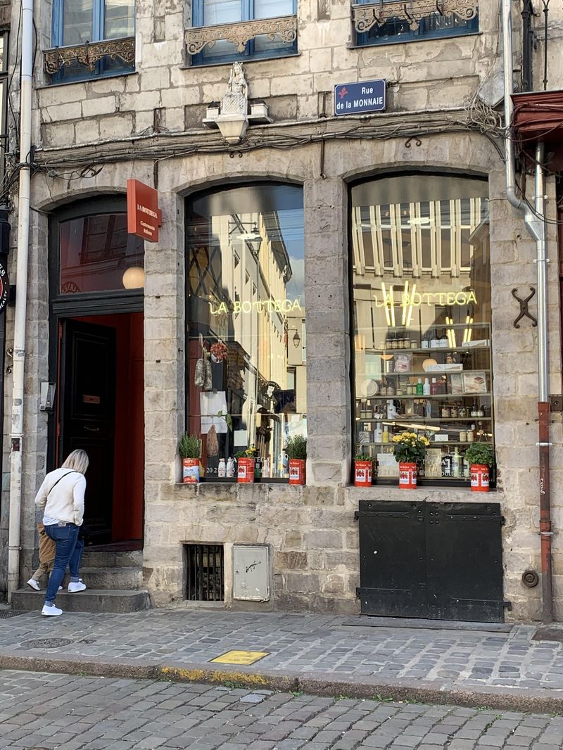 Devanture La Bottega Épicerie, épicerie italienne de qualité à Lille