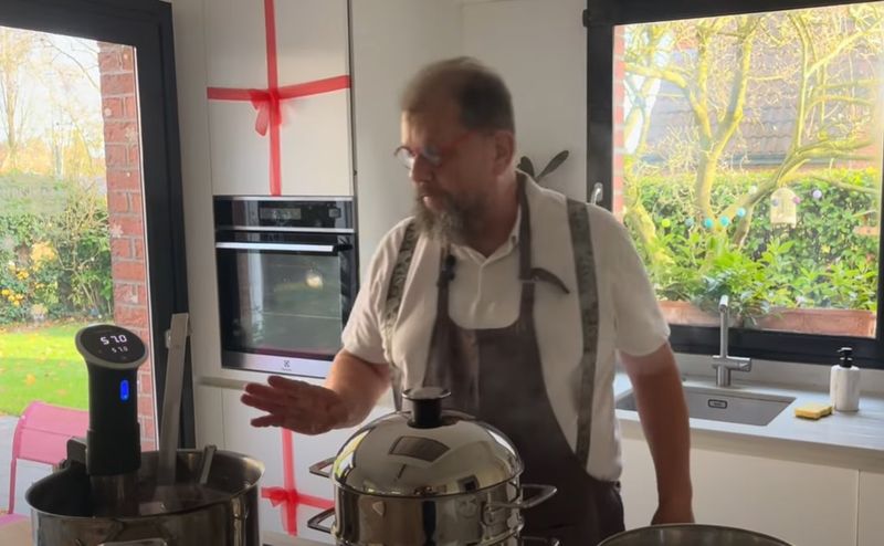 Photo : Cuisson des foies gras vapeur à couvert