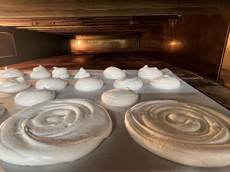 Photo Claire Decraene : meringues au four 