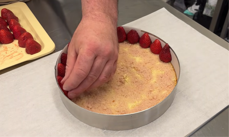 Photo : positionnez les fraises sur le pourtour du cercle