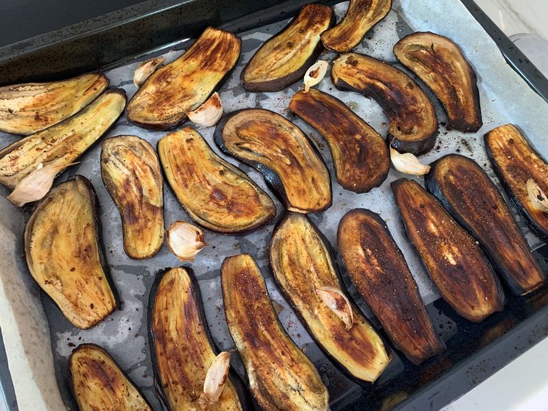 Aubergines rôties au four et ail confit