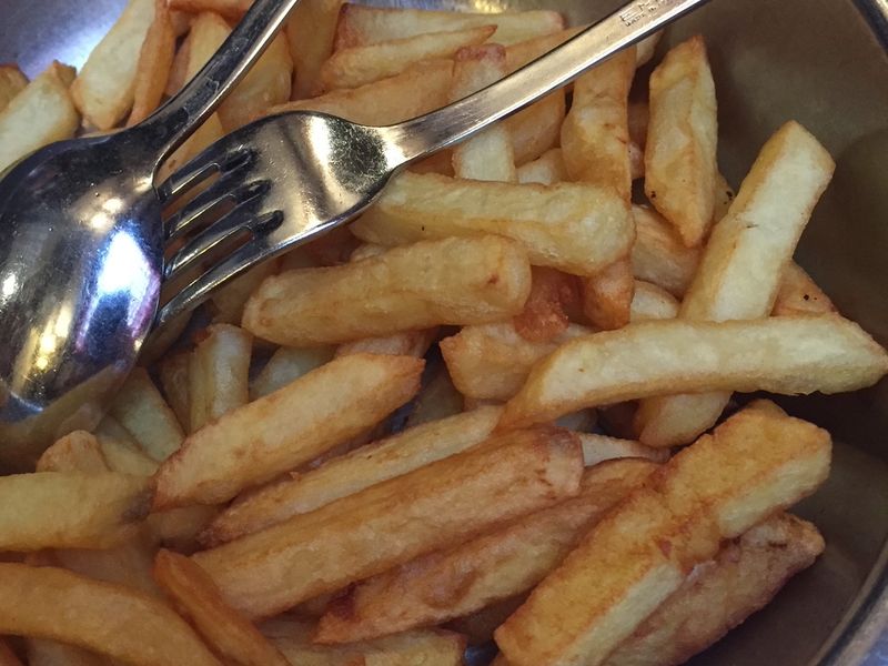 Photo : le traditionnel saladier de frites !