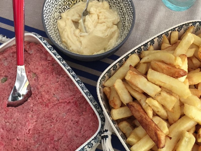 Photo : Filet américain, frites et mayonnaise maison du dimanche