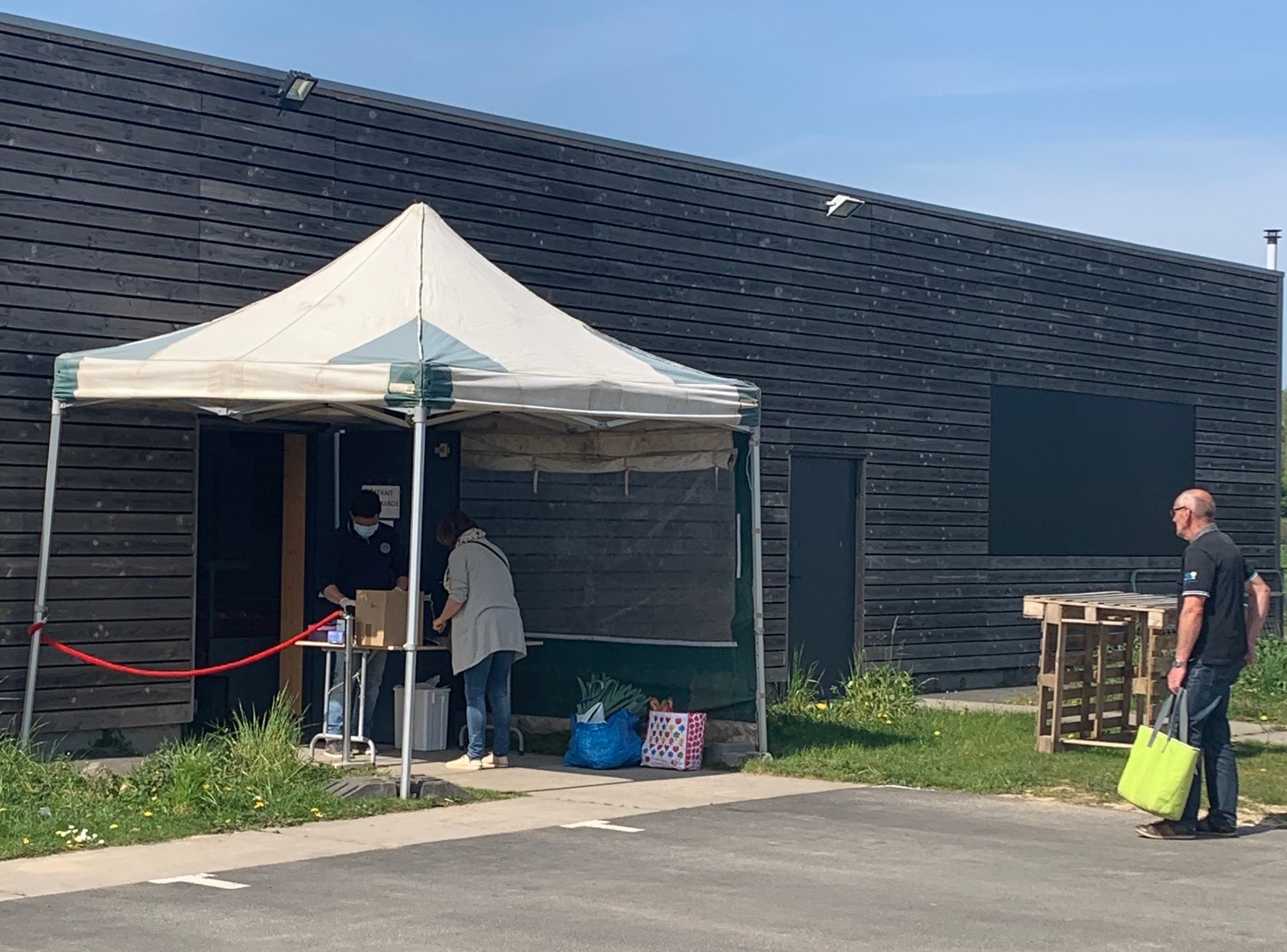 File des commandes retrait magasin de producteurs pandémie