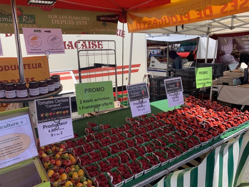 Fraises et framboises de Damien Rio sur le marché de Quimiac