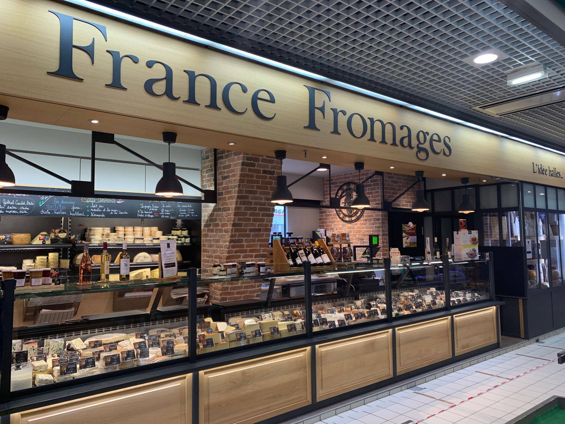 France Fromages Halles de Tours devanture