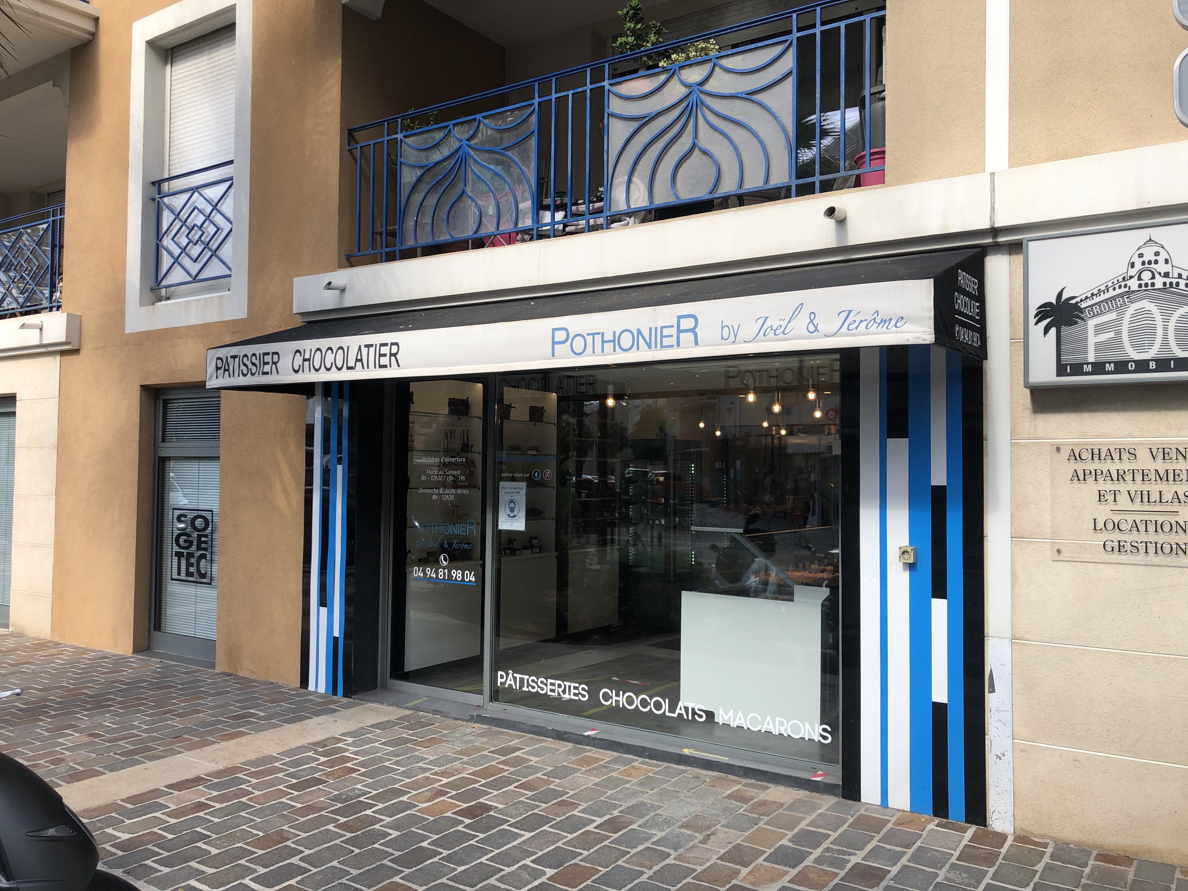 Entrée du magasin du Pâtissier Pothonier