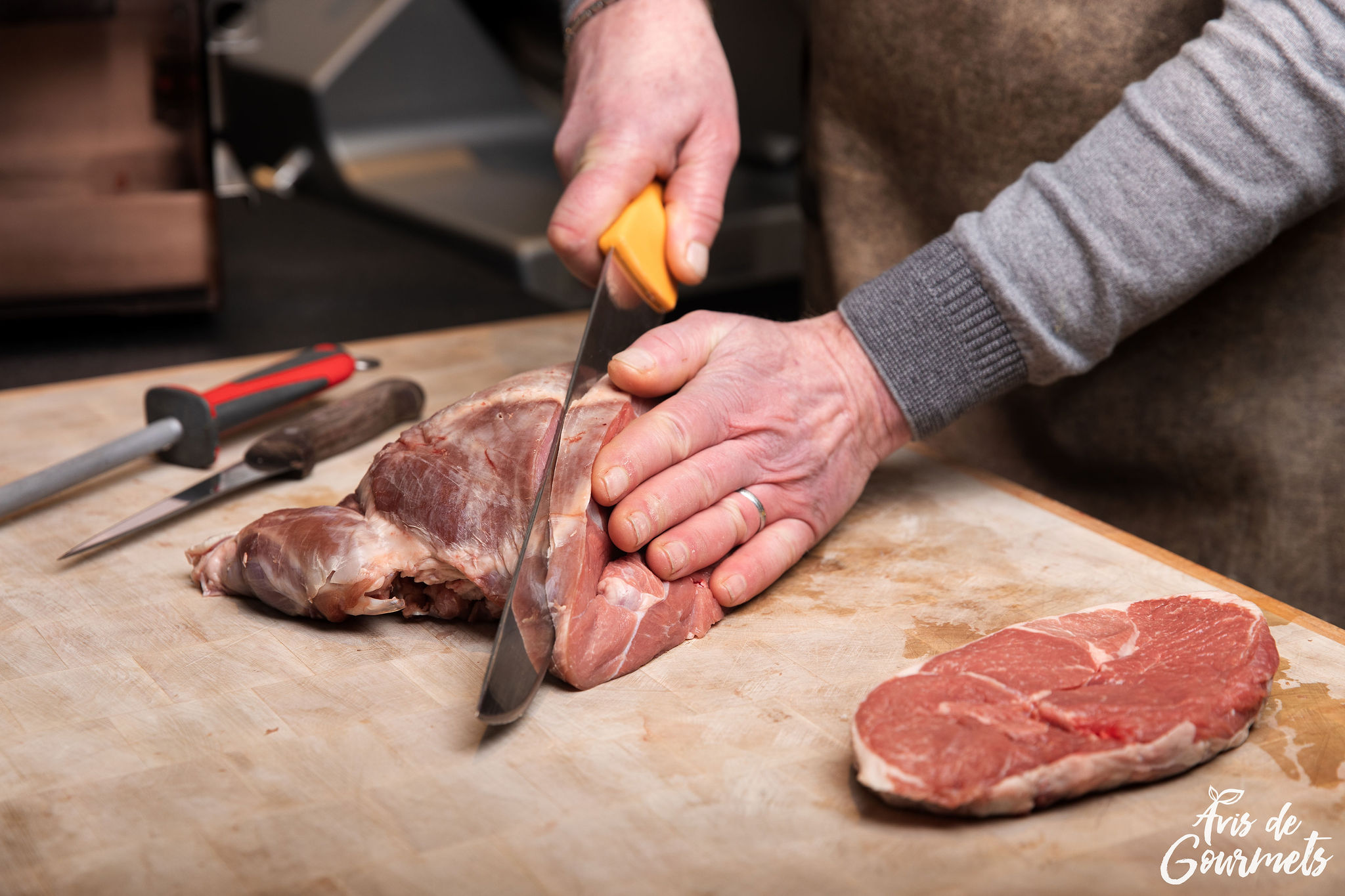 Découpe d'une piece de boeuf boucherie burette