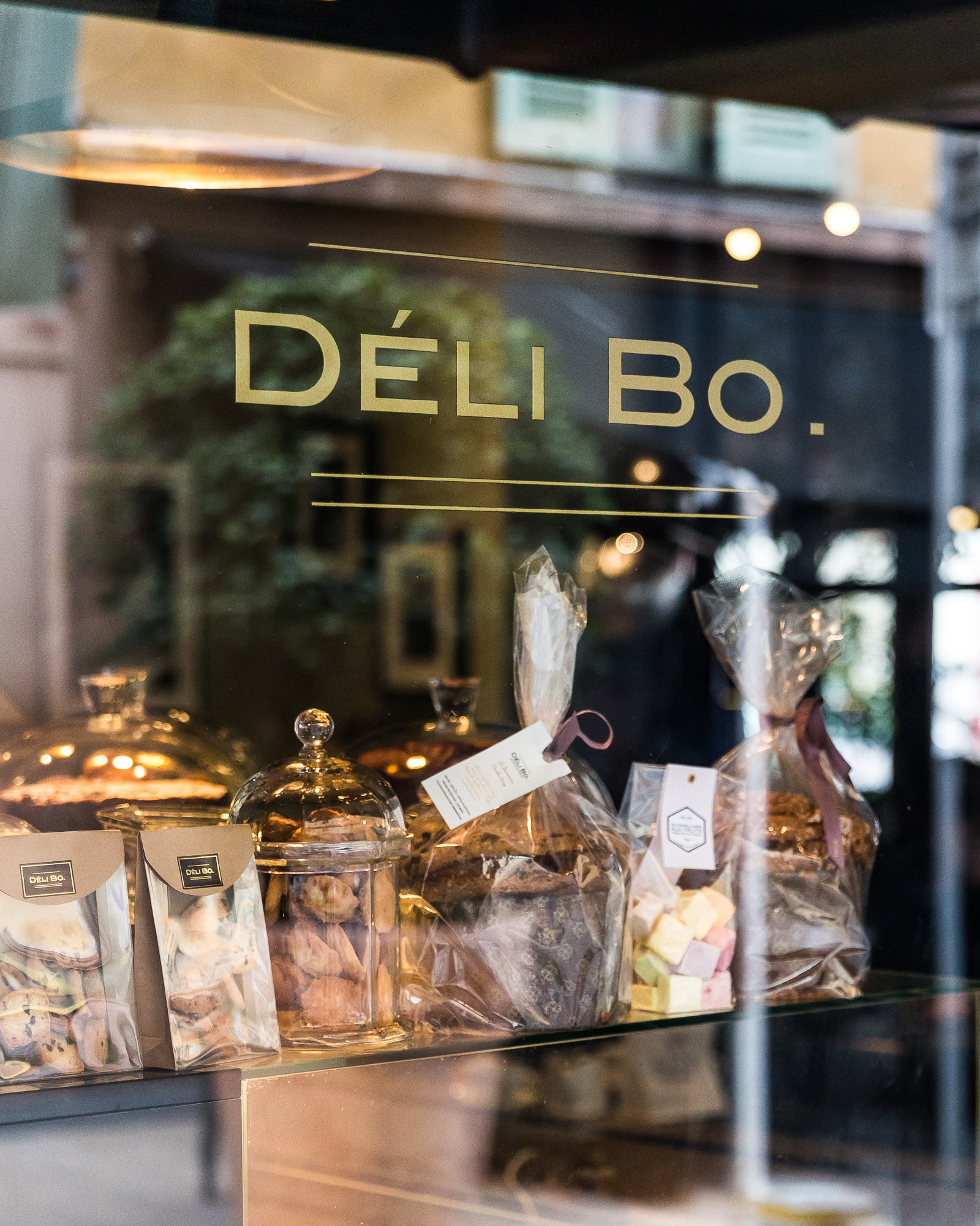 Déli Bo.
