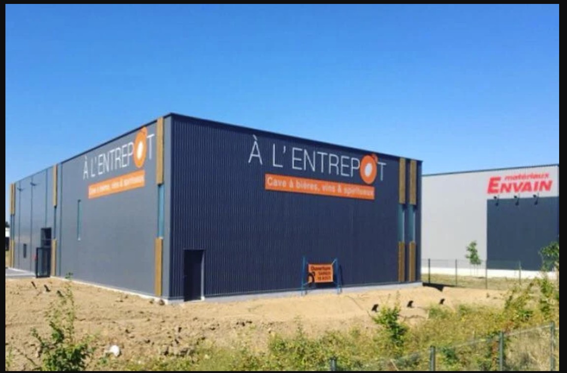 À L'entrepôt